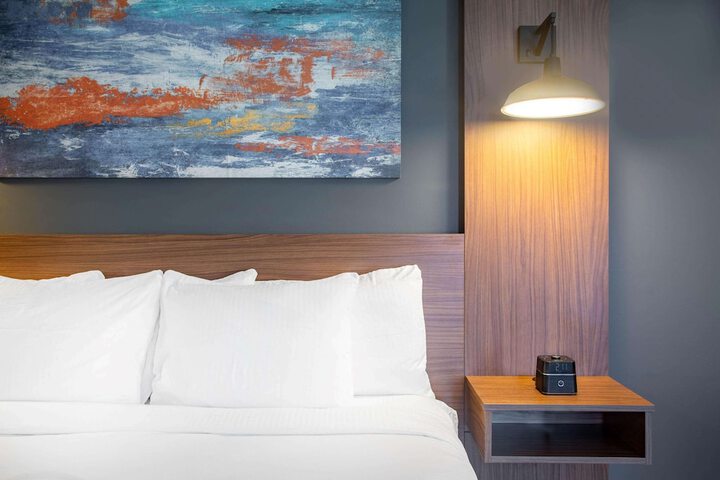 1 King Bed Mobility Hearing Impaired Accessible Room (2 of 11)