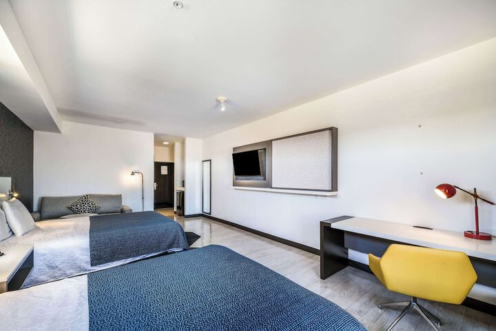 2 Queen Beds Accessible (10 of 14)