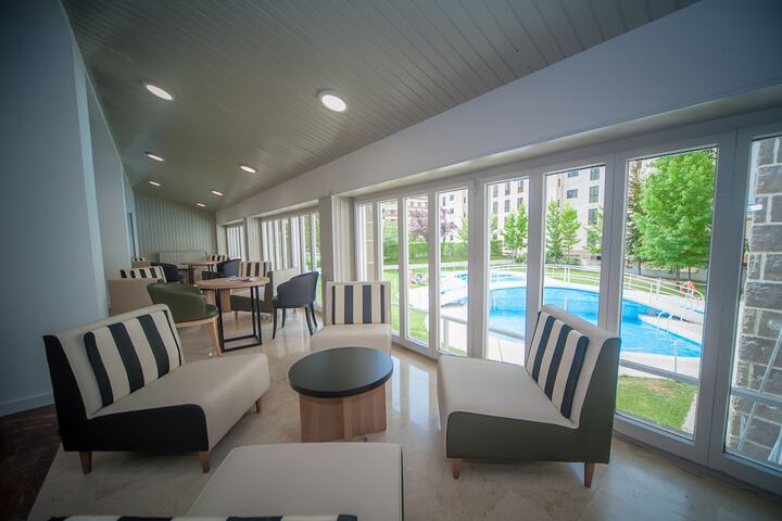 Lounge 50 of 69
