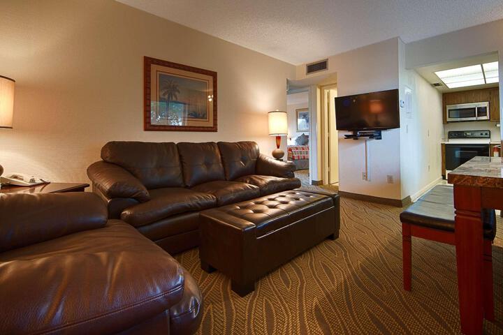 1 King Bed High Speed Internet Accessible Microwave and Refrigerator, Coffee Maker Iron and Ironing Board Hairdryer Full Breakfast (6 of 16)