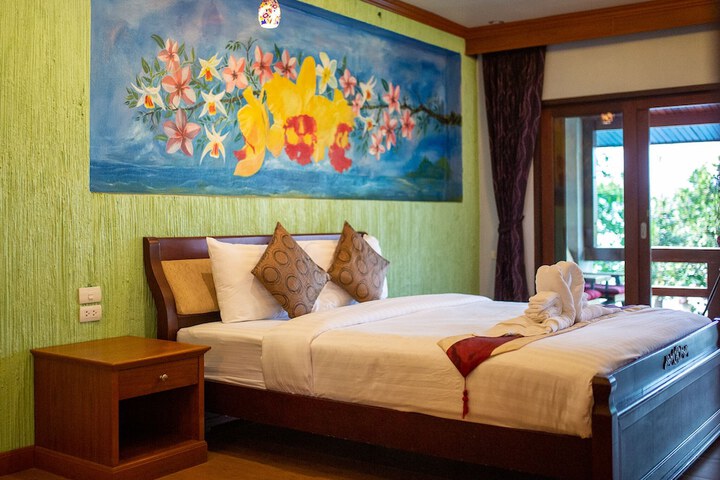 Room 4 of 18