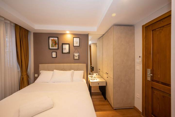 Room 53 of 98