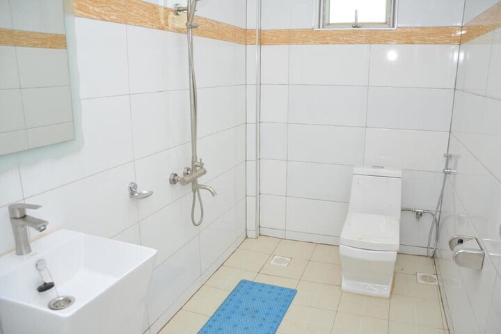 Room 14 of 18