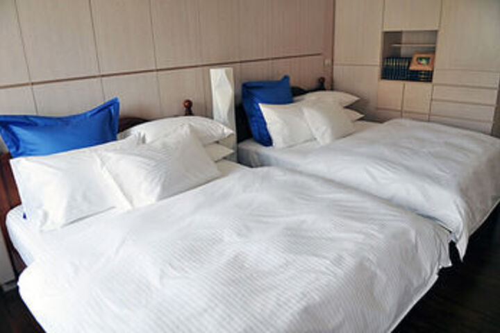 Room 11 of 22