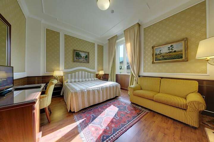 Room 44 of 96