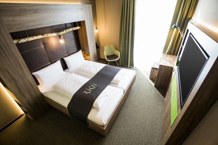 Room 6 of 43