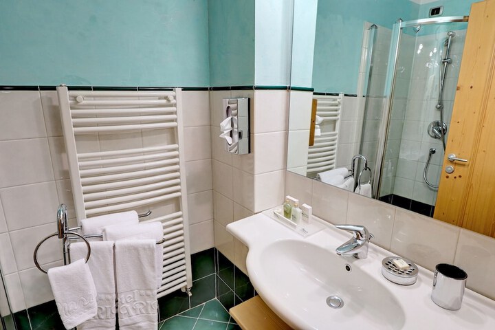 Room 21 of 53
