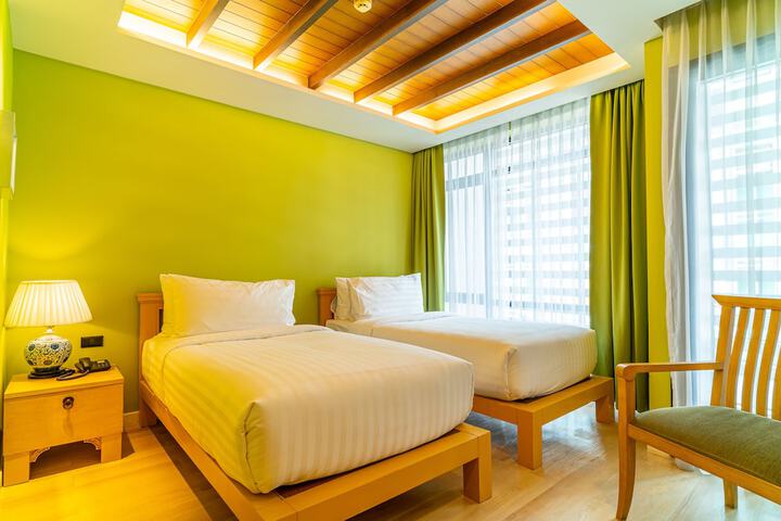 Room 4 of 33