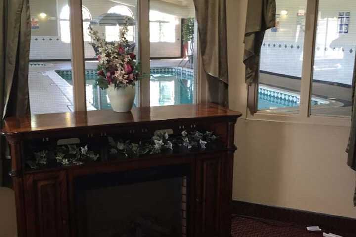 Hotel Pool