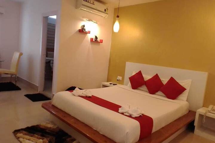 Room 4 of 9