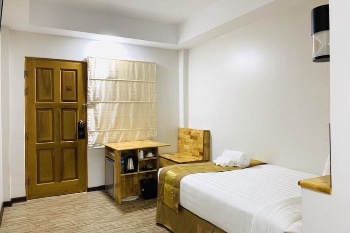 Room 10 of 34