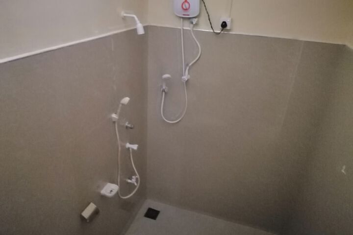 Room 6 of 13