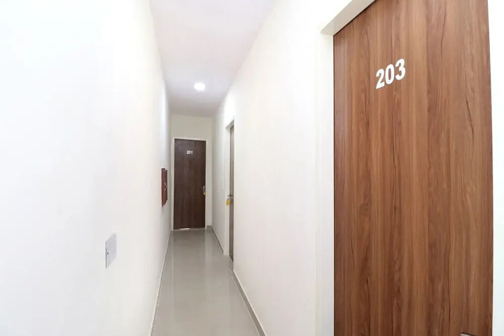 Room 10 of 16