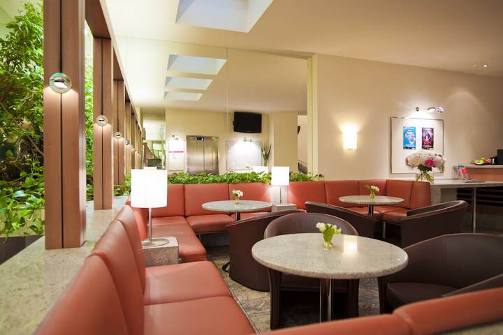 Entrance & Lobby