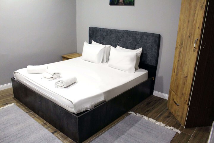 Room 7 of 108