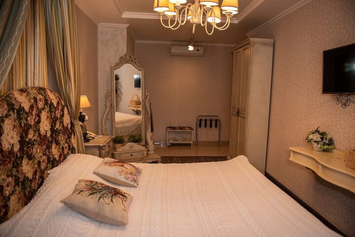 Room 12 of 66