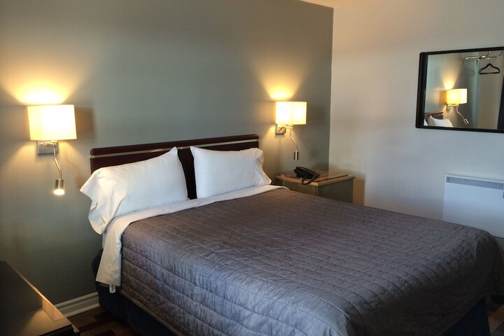 Deluxe Queen Bed (46 of 58)
