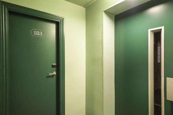 Ballroom/Hall 36 of 44