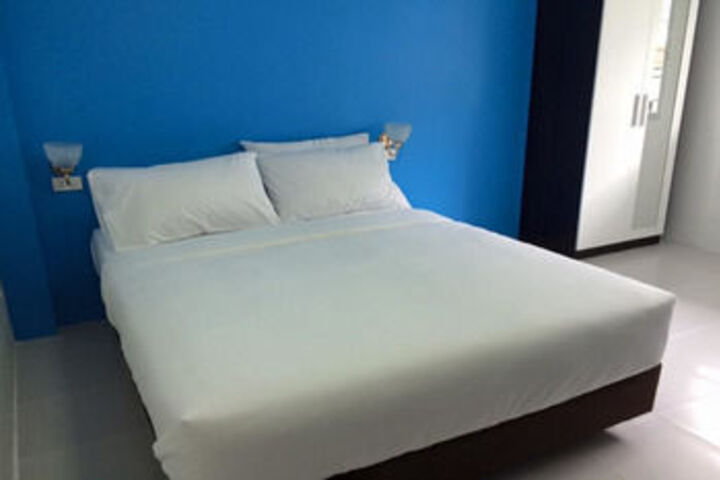 Room 10 of 18