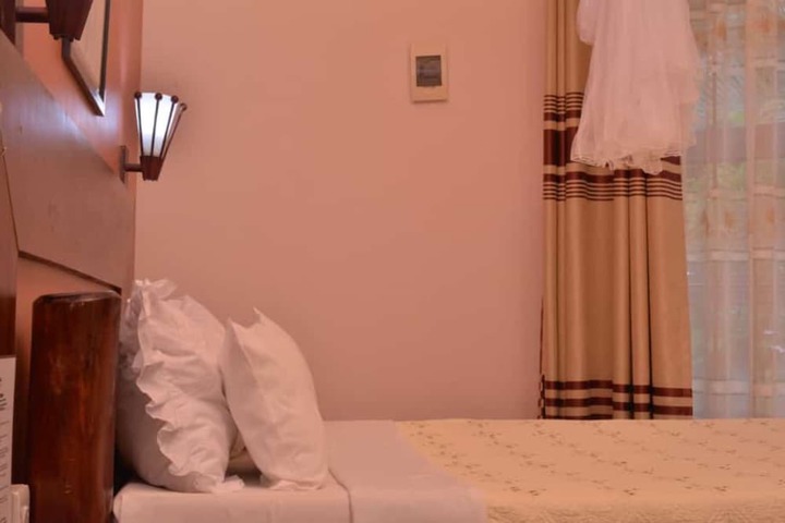 Room 4 of 14
