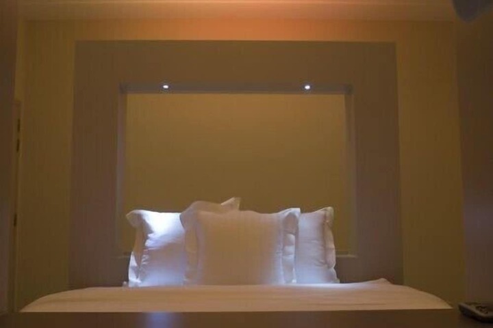 Room 37 of 79