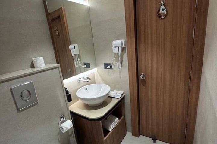 Room 26 of 48