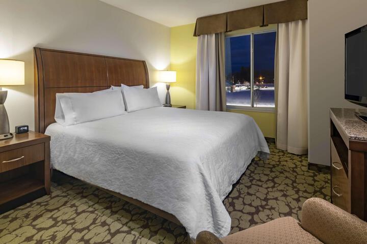 1 King Bed (5 of 12)