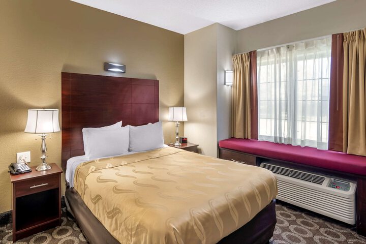 1 Queen Bed (21 of 22)