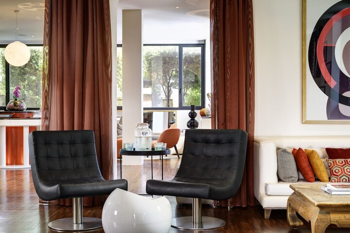 Lounge 39 of 46