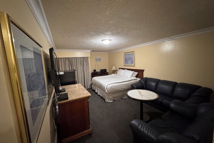 Room 53 of 77