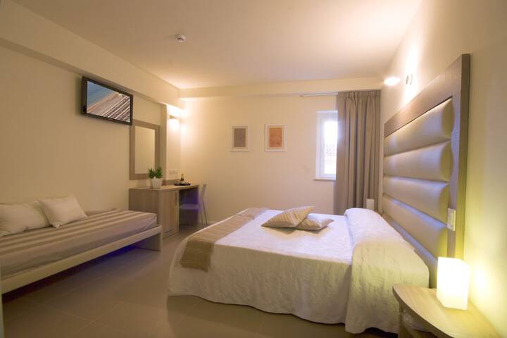 Room 5 of 27