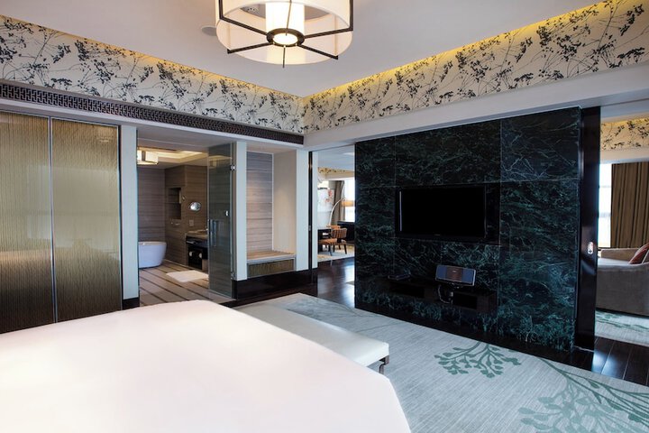 Room 27 of 100