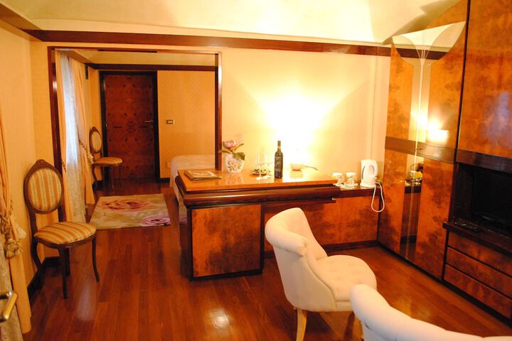 Room 10 of 47