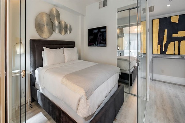 Room 3 of 10