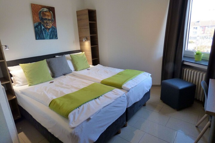 Room 4 of 40