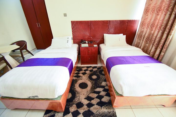 Room 9 of 37