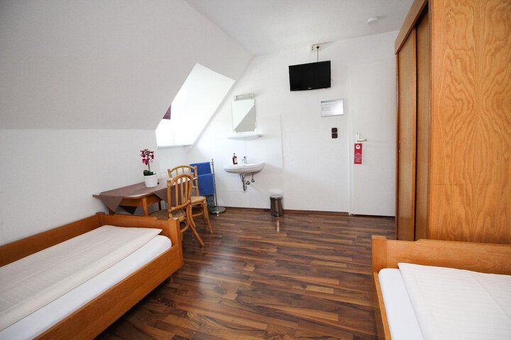 Room 26 of 62