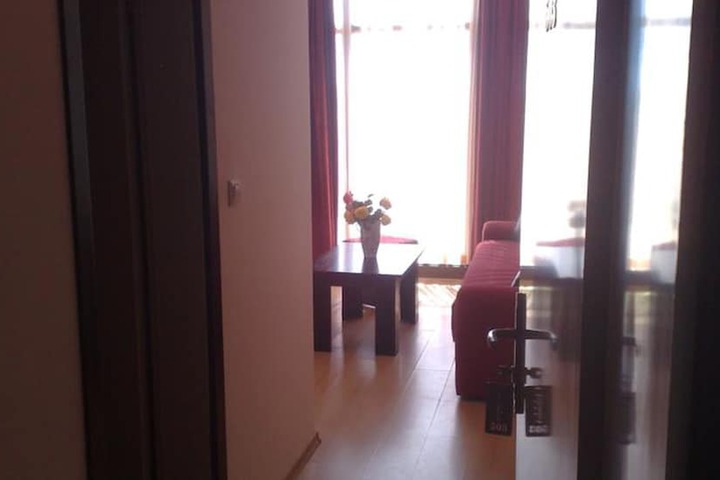 Room 3 of 92
