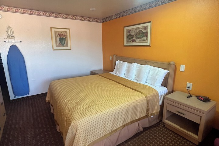 Room 3 of 9