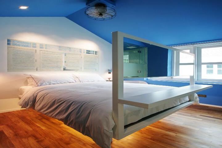 Room 5 of 8