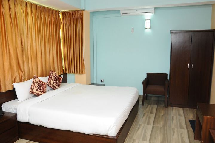 Room 4 of 13