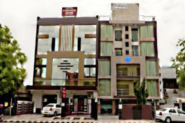 Hotel Pitrashish Premium Karol Bagh