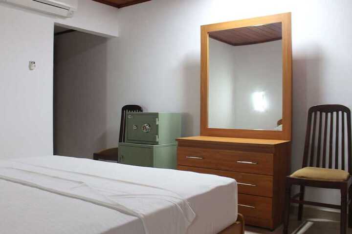Room 27 of 84