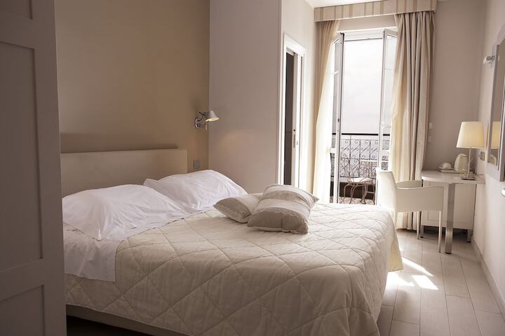 Room 12 of 64