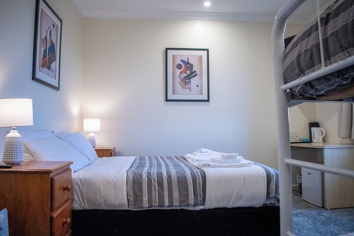 Room 9 of 19