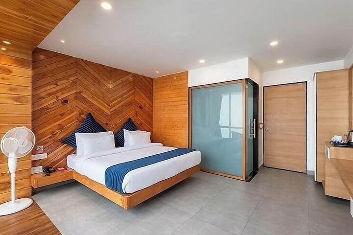 Room 15 of 51