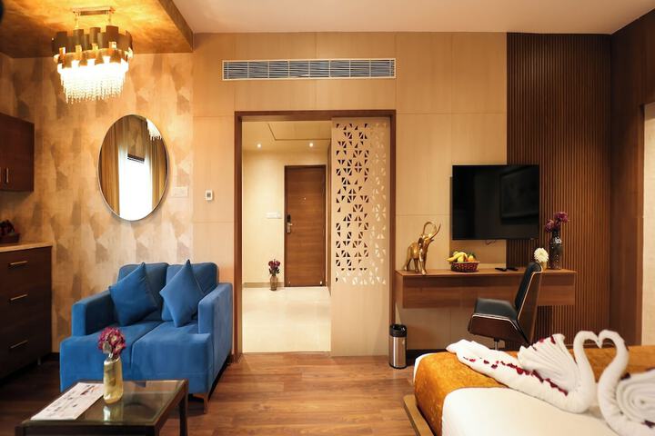 Room 9 of 18