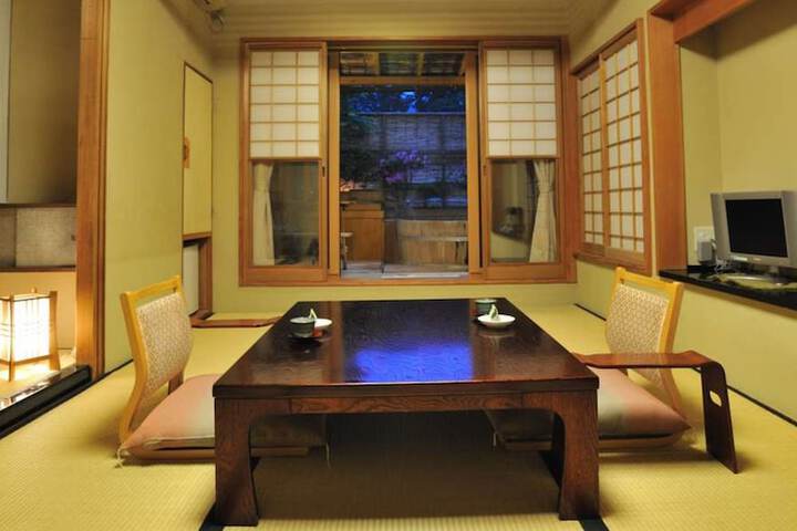 Room 20 of 128