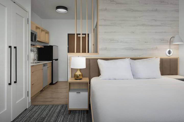 Room 17 of 51