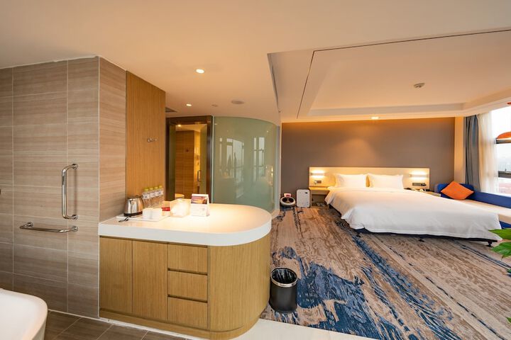 Room 5 of 25